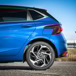 Hyundai i20 T-GDI 48V (Intense Blue bitono) - Miniatura 15