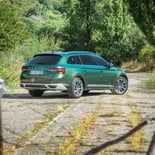 Skoda Superb Scout 2.0 TSI 272 CV DSG 4x4 - Miniatura 3
