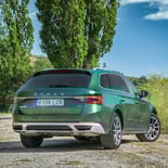 Skoda Superb Scout 2.0 TSI 272 CV DSG 4x4 - Miniatura 9