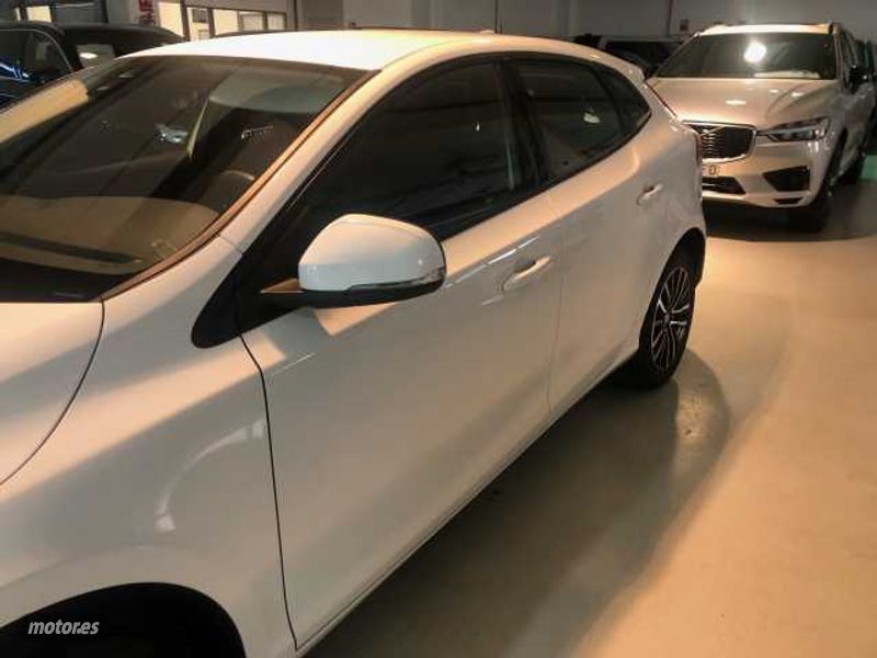 volvo v 40 2019 / 98.000km. foto grande (2)