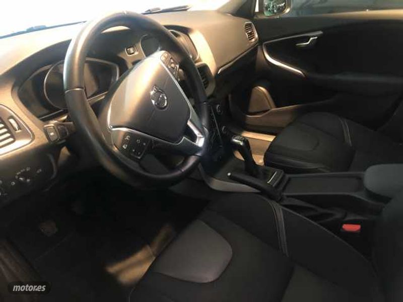 volvo v 40 2019 / 98.000km. foto grande (3)