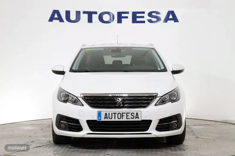 peugeot 308 2018 / 38.300km. foto grande (2)