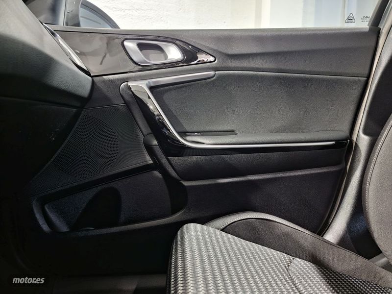 Kia XCeed 1.6 PHEV eDrive - Miniatura 12