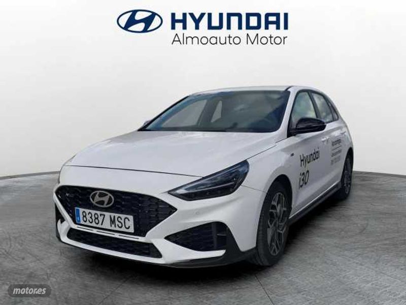 Foto hyundai i30 2024 / 8.400km.