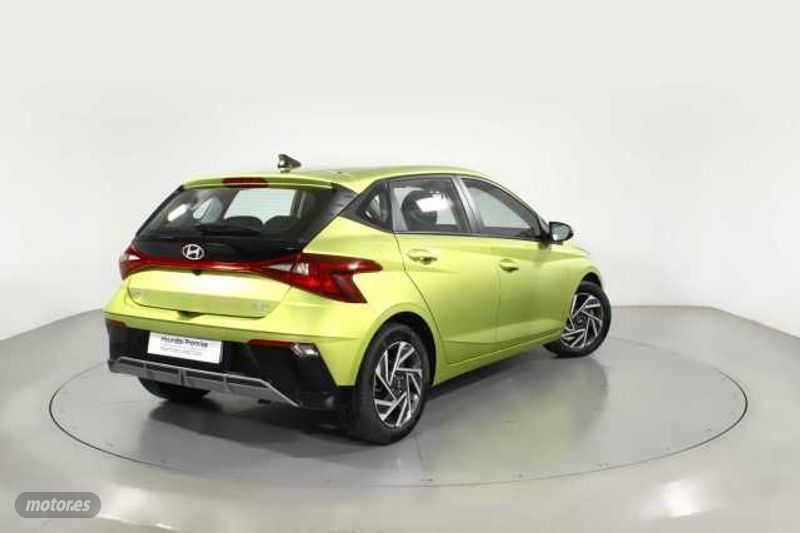 hyundai i20 1.0 tgdi klass 100 de 2024 con 13.656 km por 18.700 eur. en barcelona foto grande (2)