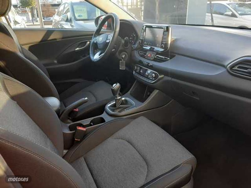 hyundai i30 1.0 tgdi klass 48v 120 de 2024 con 22.570 km por 19.990 eur. en madrid foto grande (3)