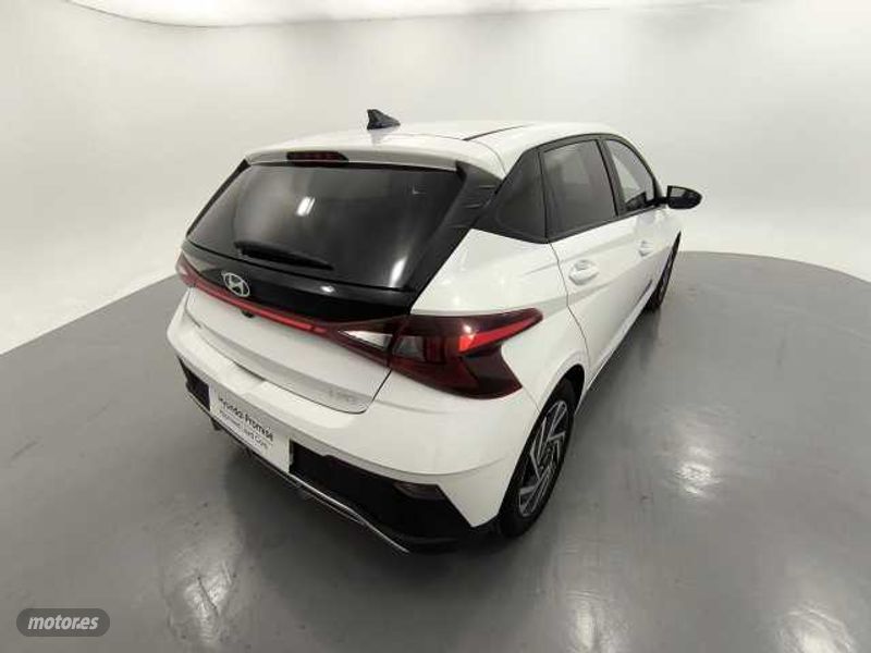 hyundai i20 1.2 mpi klass de 2024 con 6.818 km por 16.900 eur. en barcelona foto grande (2)