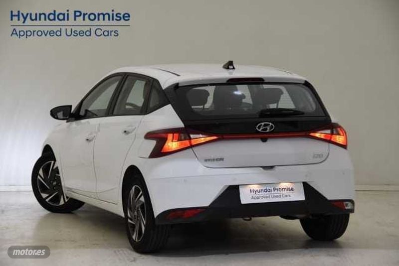 hyundai i20 1.0 tgdi klass 100 de 2024 con 10.199 km por 19.490 eur. en a coruna foto grande (2)