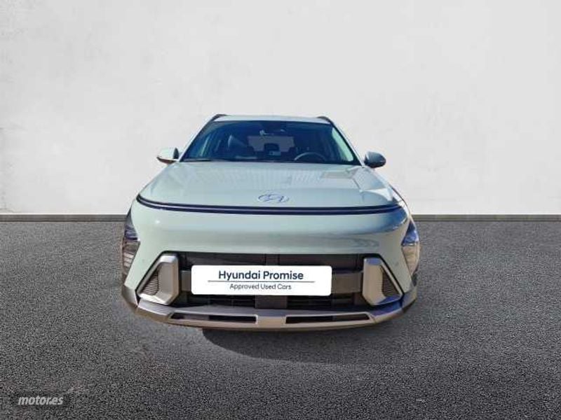 hyundai kona 1.6 gdi tecno dt de 2024 con 6.439 km por 30.900 eur. en huelva foto grande (2)