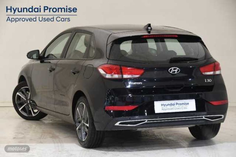 hyundai i30 1.5 dpi klass slx 110 de 2024 con 7.710 km por 20.700 eur. en navarra foto grande (3)