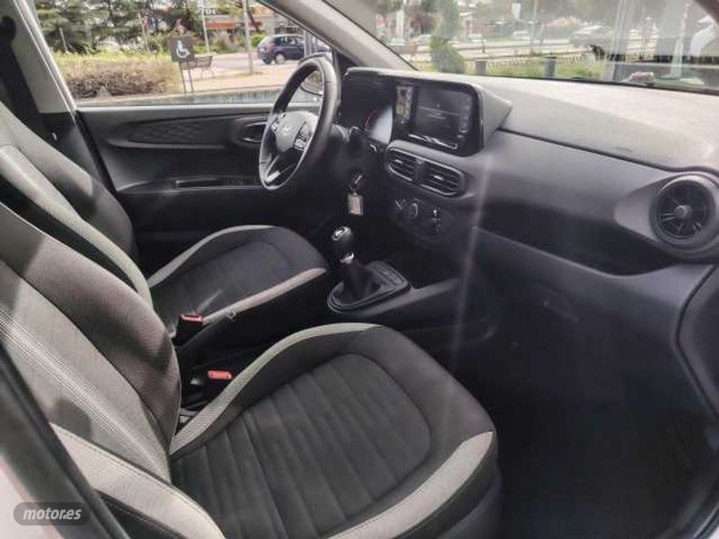 hyundai i10 1.0 mpi klass de 2024 con 7.519 km por 14.860 eur. en madrid foto grande (3)