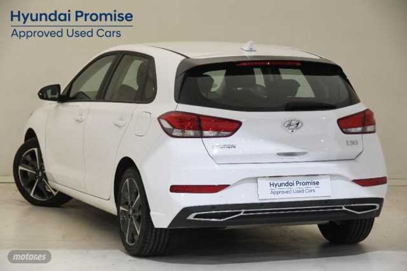 hyundai i30 1.5 dpi klass slx 110 de 2024 con 10.212 km por 19.900 eur. en alicante foto grande (3)