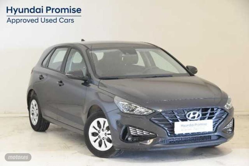 hyundai i30 1.5 dpi essence 110 de 2024 con 5.788 km por 16.900 eur. en girona foto grande (2)