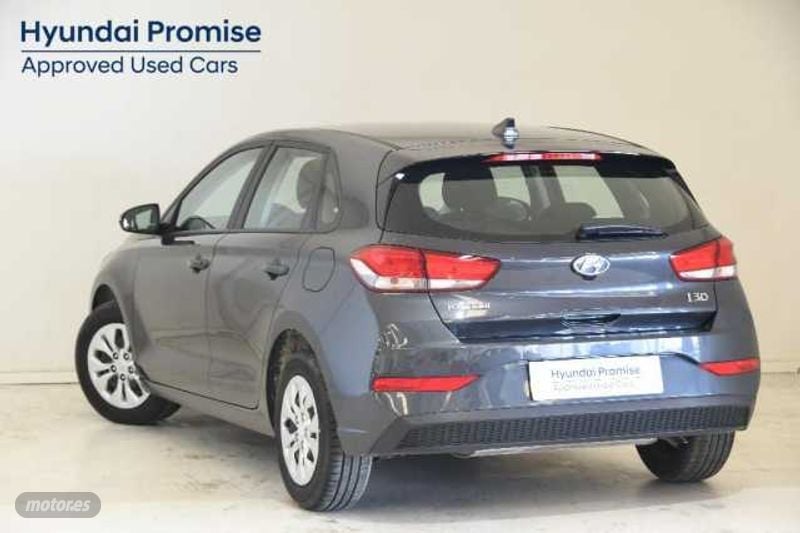 hyundai i30 1.5 dpi essence 110 de 2024 con 5.788 km por 16.900 eur. en girona foto grande (3)