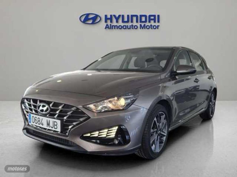 Volvo xc40 con cierre centralizado  de segunda mano - Hyundai i30 1.5 DPI Klass SLX 110 de 2023 con 28.490 Km por 17.490 EUR. en Madrid