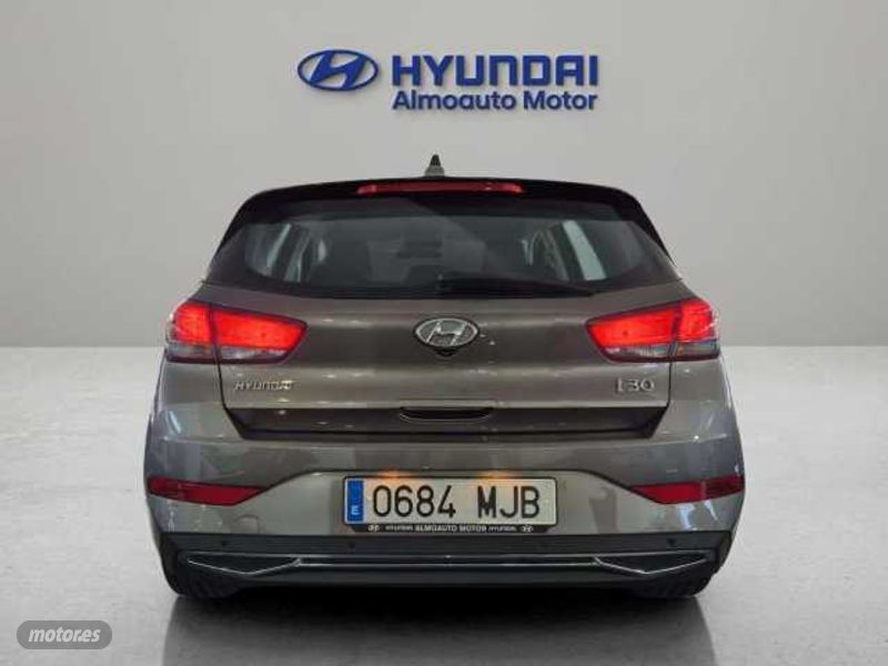 hyundai i30 1.5 dpi klass slx 110 de 2023 con 28.490 km por 17.490 eur. en madrid foto grande (2)