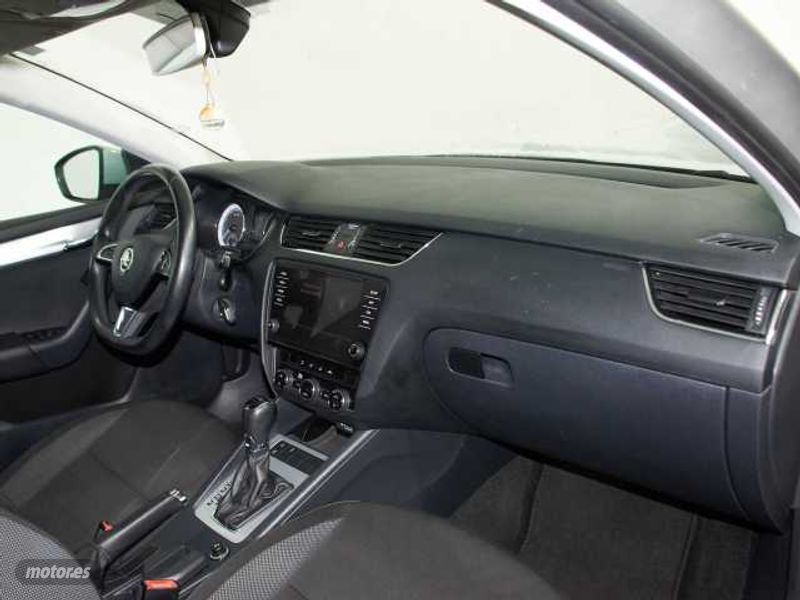 skoda octavia 1.5 tsi like dsg de 2019 con 60.000 km por 18.490 eur. en cadiz foto grande (3)