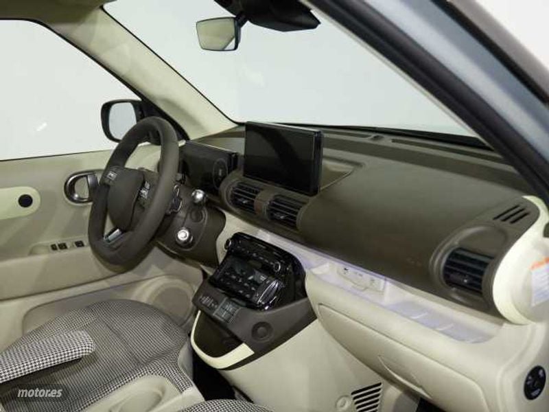 hyundai inster 49kwh tecno 115 de 2025 con 5.000 km por 29.990 eur. en cadiz foto grande (3)