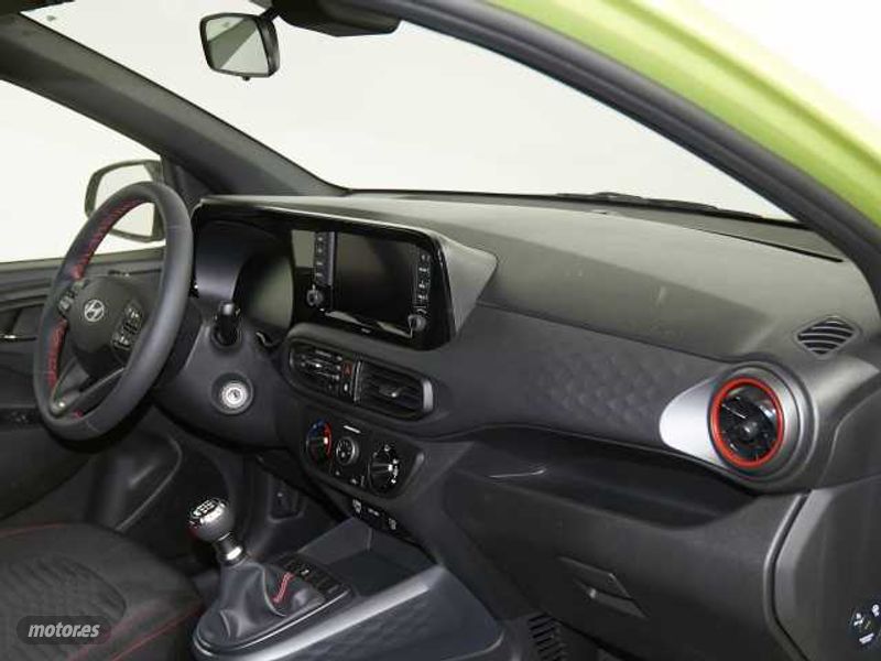 hyundai i10 1.2 mpi n line de 2025 con 15 km por 19.490 eur. en cadiz foto grande (3)