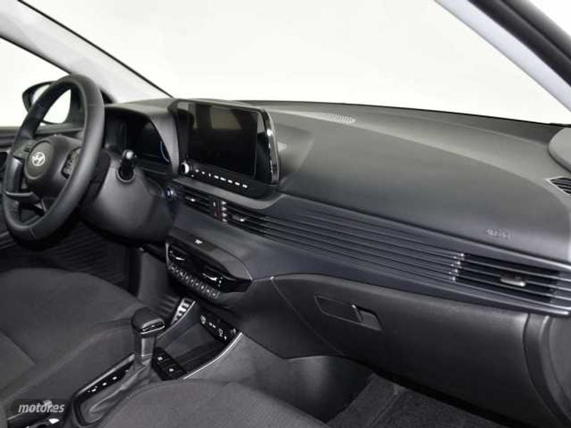 hyundai bayon 1.0 tgdi 48v tecno 7dct de 2024 con 4.900 km por 23.990 eur. en cadiz foto grande (3)