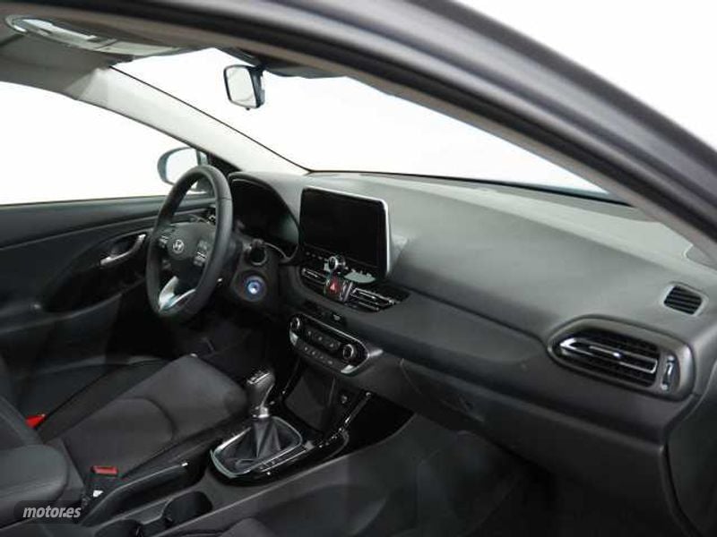 hyundai i30 1.5 dpi klass 96 de 2024 con 16 km por 23.950 eur. en cadiz foto grande (3)