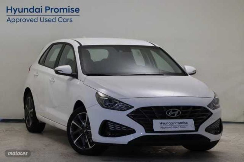 hyundai i30 1.5 dpi klass slx 110 de 2024 con 18.386 km por 19.990 eur. en cadiz foto grande (2)
