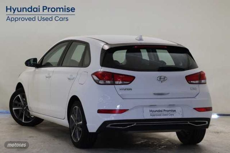 hyundai i30 1.5 dpi klass slx 110 de 2024 con 18.386 km por 19.990 eur. en cadiz foto grande (3)