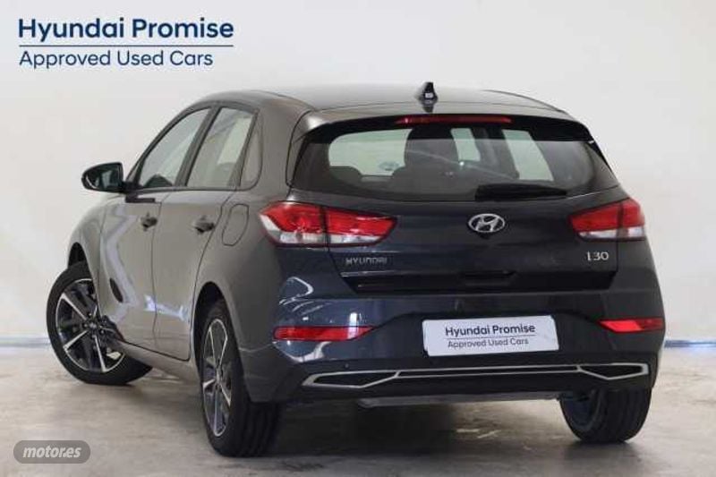 hyundai i30 1.5 dpi klass slx 110 de 2024 con 7.279 km por 19.990 eur. en cadiz foto grande (3)
