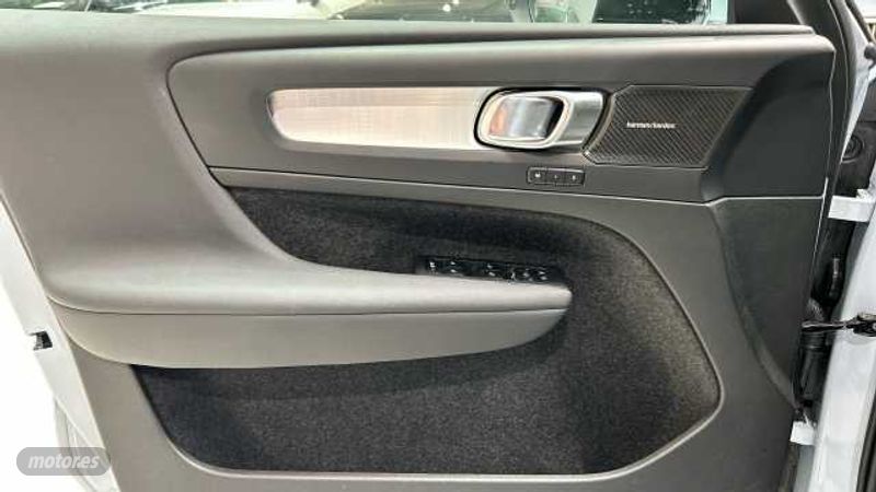 Volvo XC40 - foto 38