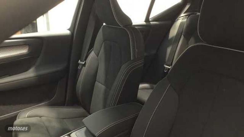 Volvo XC40 - foto 24