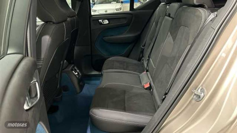 Volvo XC40 - foto 10