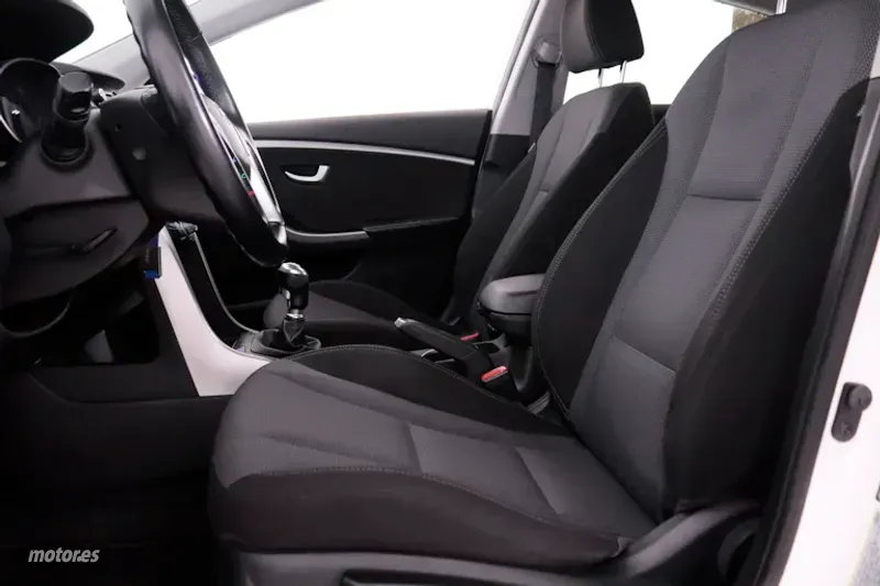 Hyundai i30 - foto 16