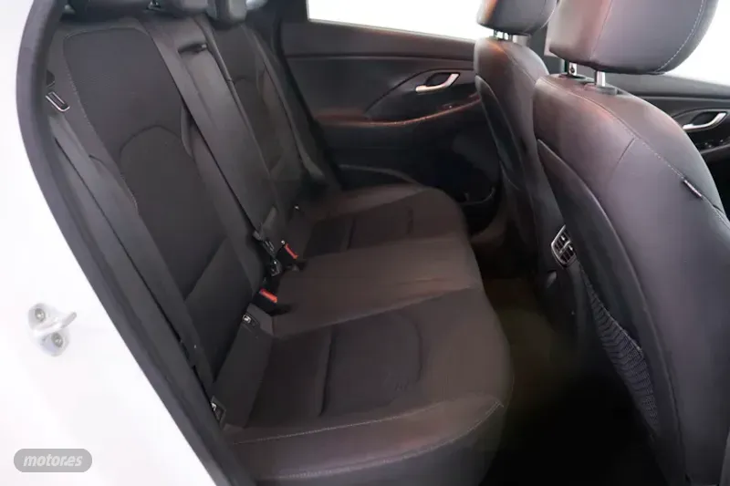 Hyundai i30 - foto 19