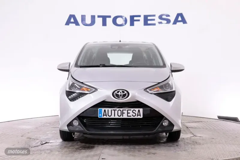 Toyota Aygo 1.0 XPLAY 70CV 5P de 2019 con 60.500 Km por 9.950 EUR. en Madrid