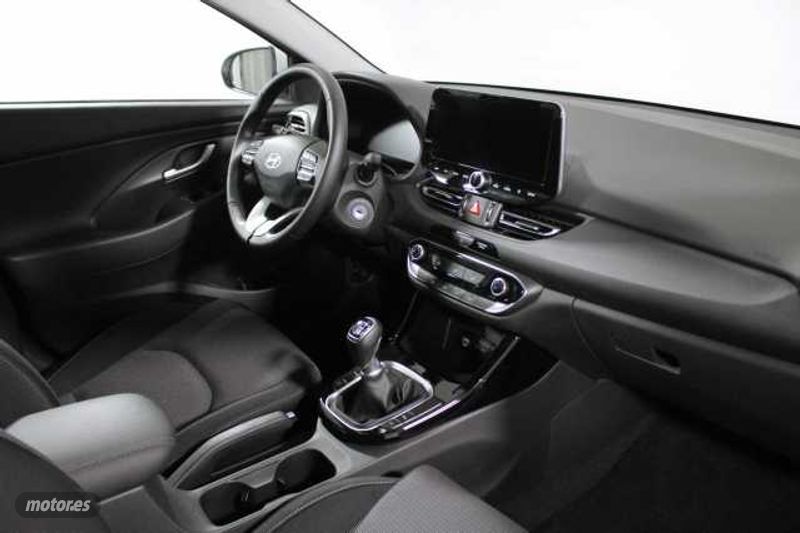 hyundai i30 2024 / 6.606km. foto grande (3)