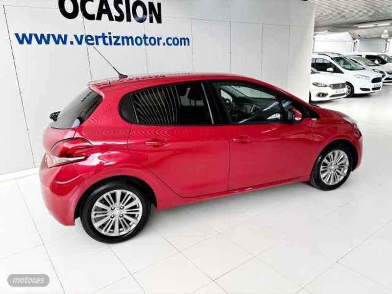 peugeot 208 2016 / 102.000km. foto grande (3)