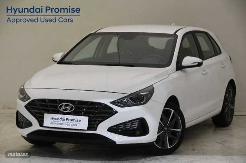 Hyundai i30 1.5 DPI Klass SLX 110 de 2024 con 3.891 Km por 19.790 EUR. en Sevilla