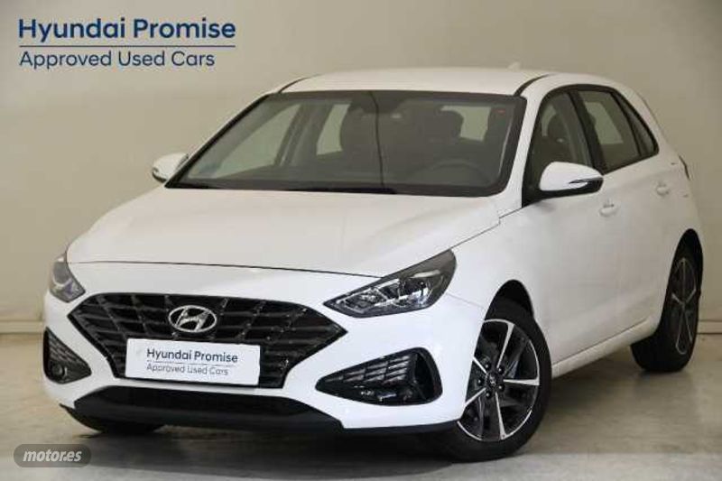 Hyundai i30 1.5 DPI Klass SLX 110 de 2024 con 9.914 Km por 19.490 EUR. en Sevilla