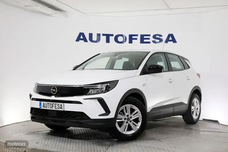 opel grandland x 2023 / 10.400km.