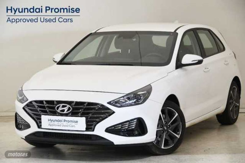 Hyundai i30 1.5 DPI Klass SLX 110 de 2024 con 8.152 Km por 19.900 EUR. en Huelva
