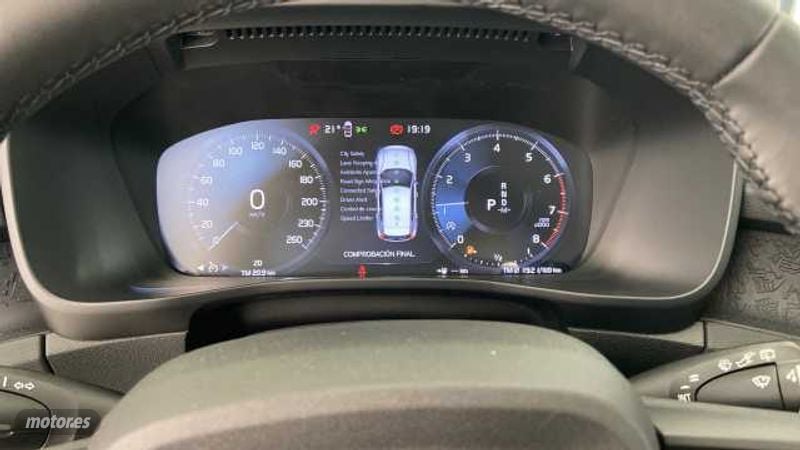 volvo xc40 2025 / 230km. foto grande (3)