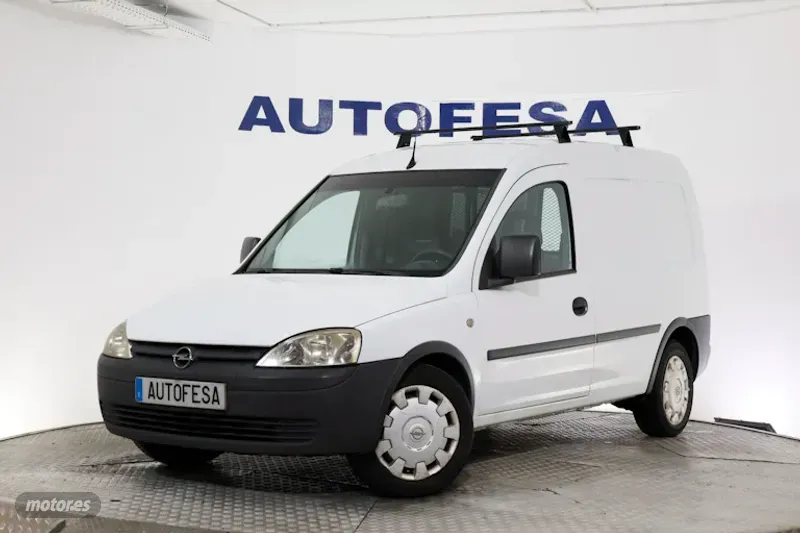Foto opel combo 2004 / 243.900km.