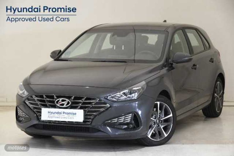 Hyundai i30 1.5 DPI Klass SLX 110 de 2022 con 22.163 Km por 15.800 EUR. en Girona