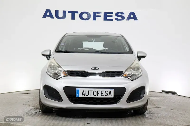 kia rio 2013 / 108.400km. foto grande (2)