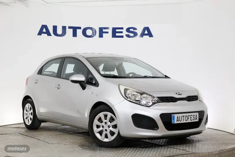 kia rio 2013 / 108.400km. foto grande (3)