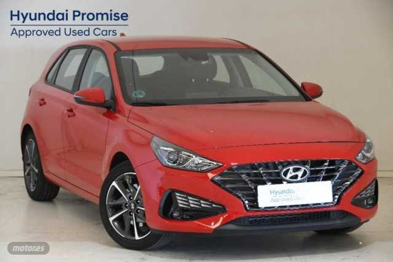hyundai i30 1.5 dpi klass slx 110 de 2024 con 7.426 km por 20.990 eur. en pontevedra foto grande (2)