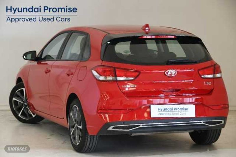 hyundai i30 1.5 dpi klass slx 110 de 2024 con 7.426 km por 20.990 eur. en pontevedra foto grande (3)