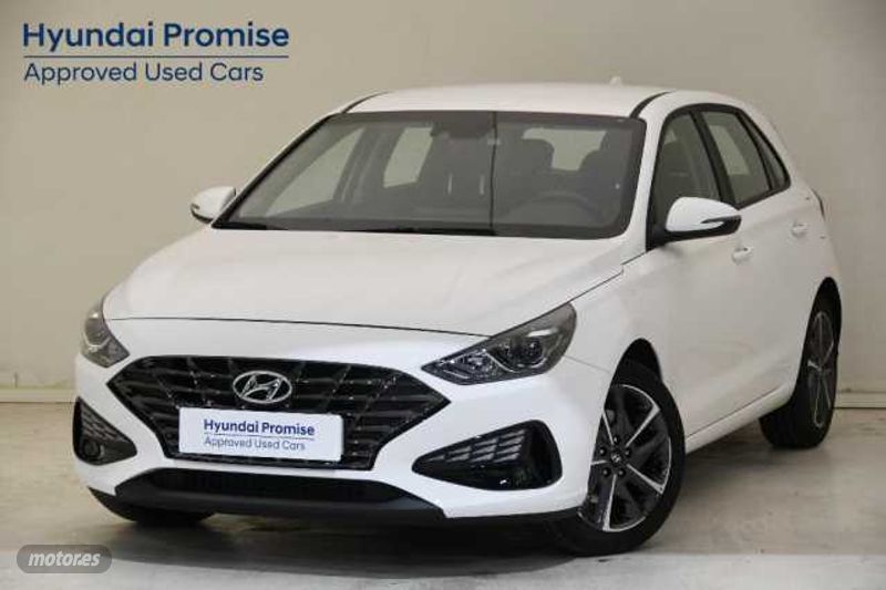 Camisa de cuadros con bolsillo  de segunda mano - Hyundai i30 1.5 DPI Klass SLX 110 de 2024 con 8.794 Km por 19.490 EUR. en Tarragona