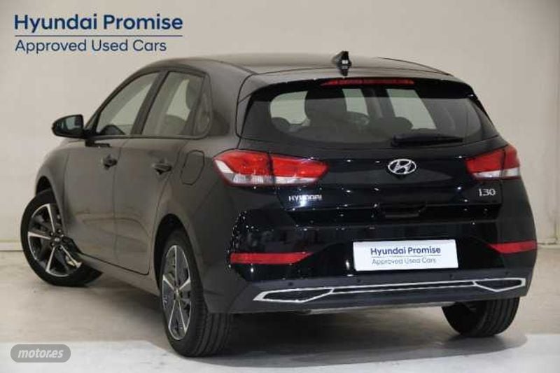 hyundai i30 1.5 dpi klass slx 110 de 2024 con 5.877 km por 19.490 eur. en tarragona foto grande (3)