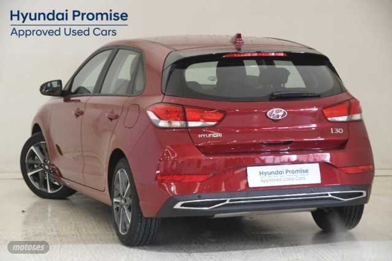 hyundai i30 1.5 dpi klass slx 110 de 2023 con 15.435 km por 17.900 eur. en lleida foto grande (3)